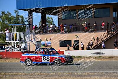 media/Sep-29-2024-24 Hours of Lemons (Sun) [[6a7c256ce3]]/StartFinish (245p-330p)/